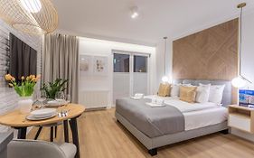 Ambria Apartments Debina